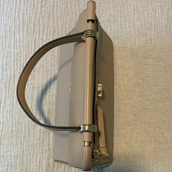 Michael Kors Leather Handbag top handle w/crossbody strap beige w/gold accents - Picture 11 of 16